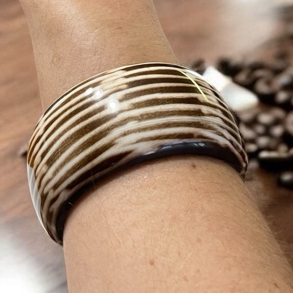 Vintage Chunky Earthtone Bakelite Bangle - Picture 2 of 6